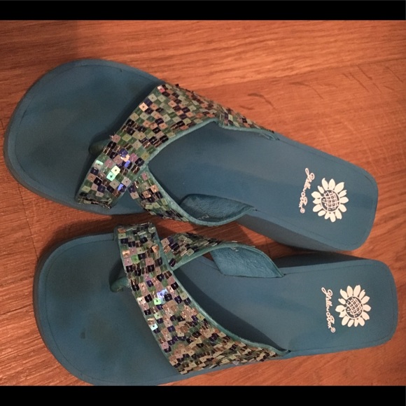 Yellow box GUC 8 Blue Sandals - Picture 2 of 3